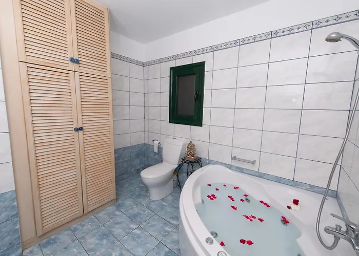 펜션 Captain Andrew Private House 디아코프토